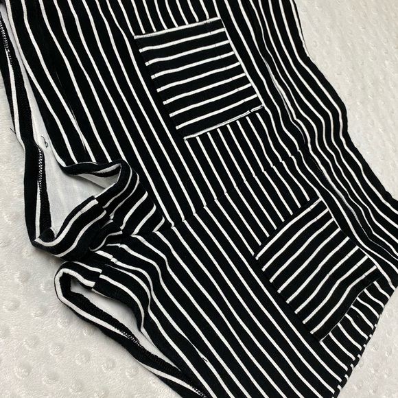 Hollister Shorts (size Small) - Picture 3 of 6